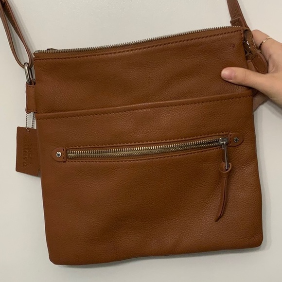 Danier leather crossbody - Picture 2 of 5
